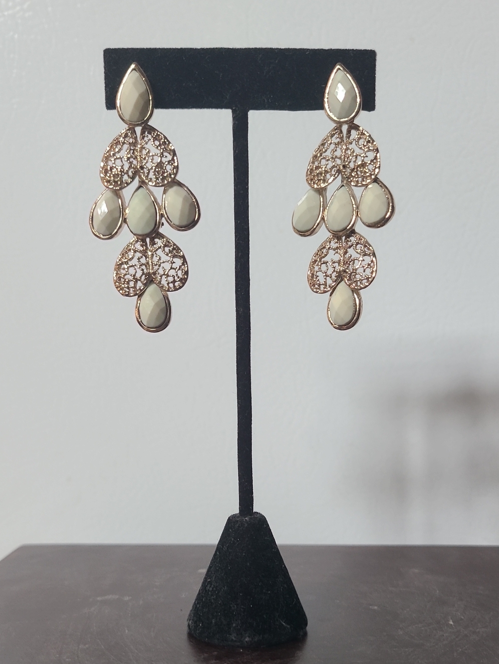 Elegant Teardrop Cluster Dangle Earrings - Cream and Gold